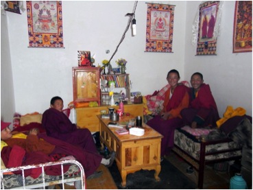 Apprentice monks in their room at the shedra  - Photo Martin Bieri